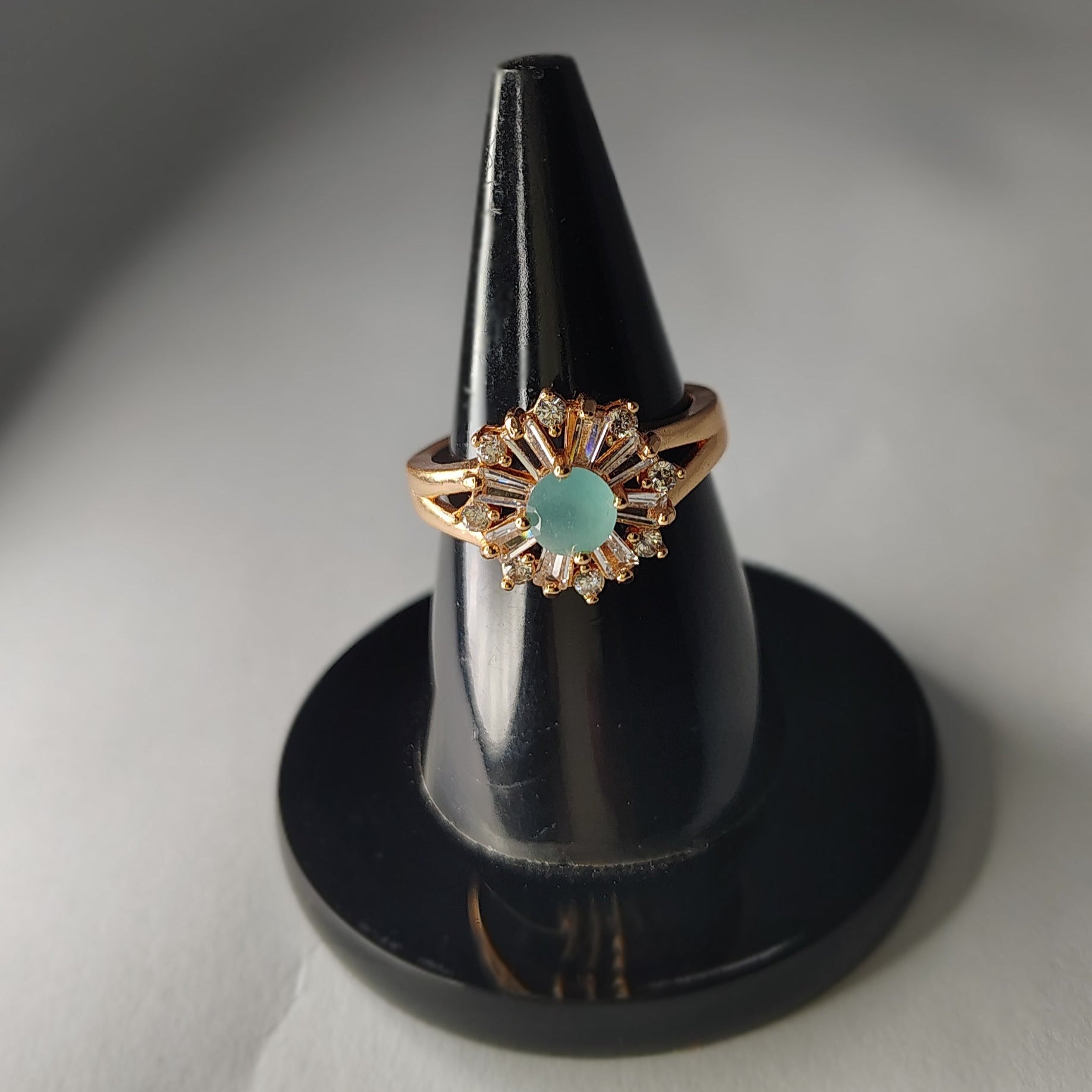 Elegant Sunburst Ring