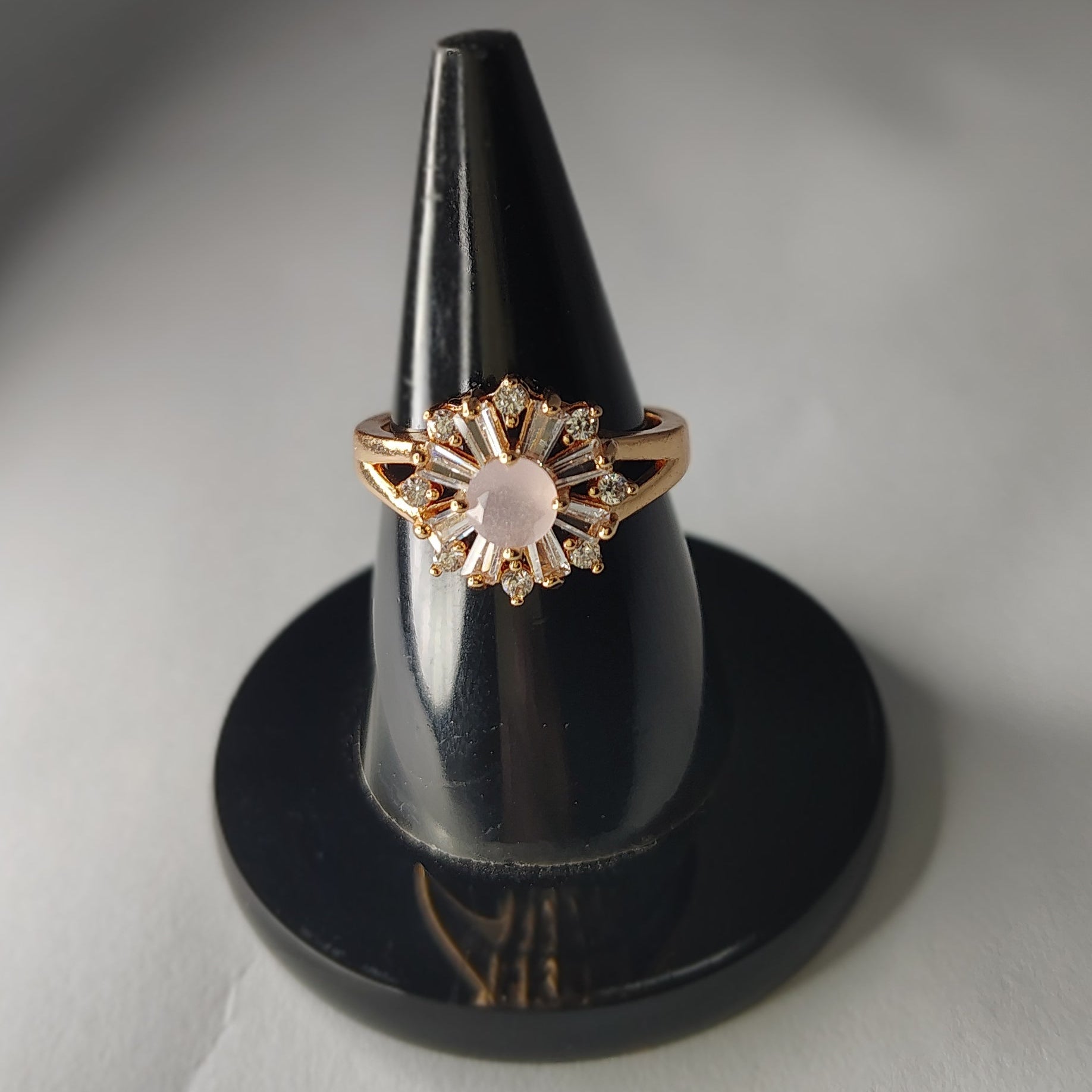 Elegant Sunburst Ring